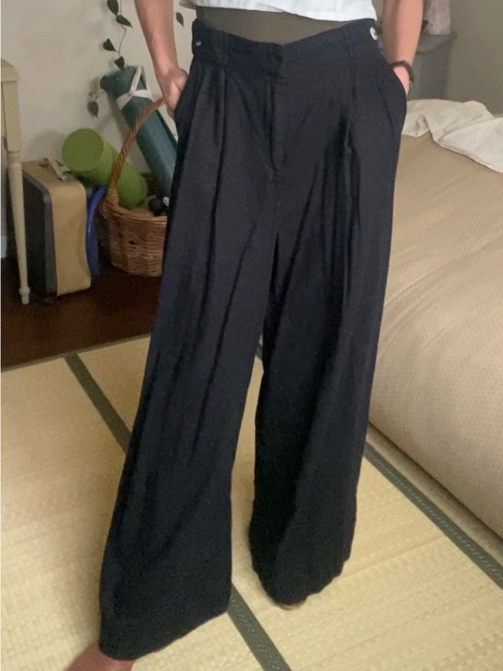 Black Linen-Blend Wide Leg Pleated Pants